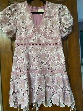 Lace Floral V-Neck Puff Sleeve Dress in Dusty Pink. Petite size XL
